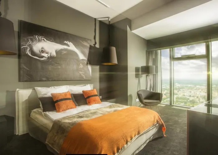 30th+ Floor In Sky Tower Apartment *