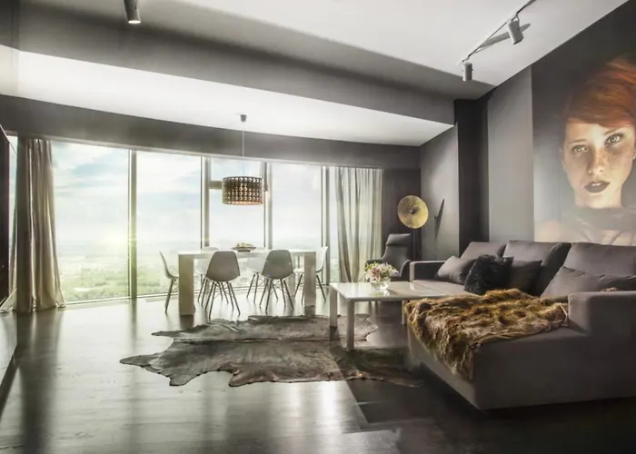 30th+ Floor In Sky Tower Apartment