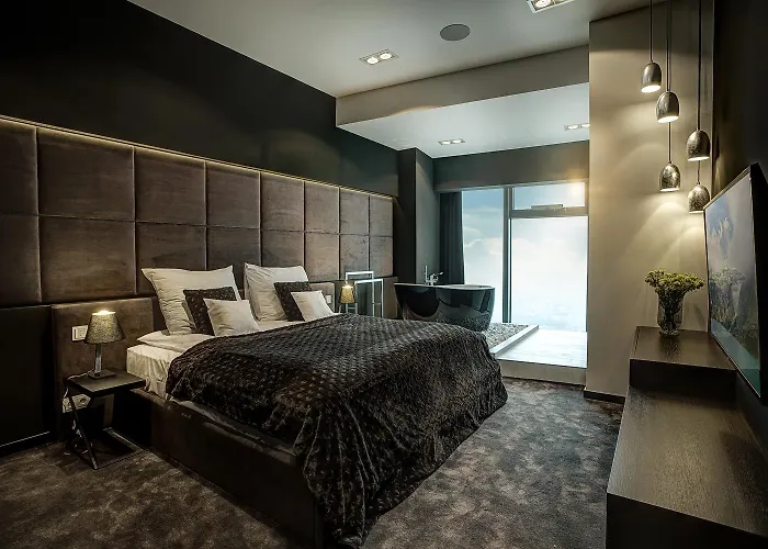 Apartment 30th+ Floor In Sky Tower *