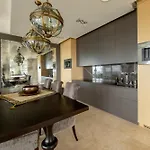 Apartment 30th+ Floor In Sky Tower *