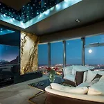 Apartment 30th+ Floor In Sky Tower *