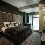 Apartment 30th+ Floor In Sky Tower *