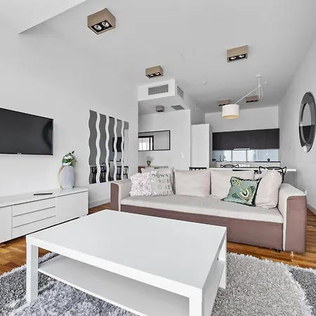 30th+ Floor In Sky Tower Apartment