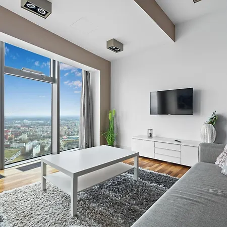 Apartment 30th+ Floor In Sky Tower *