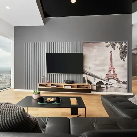 Apartment 30th+ Floor In Sky Tower