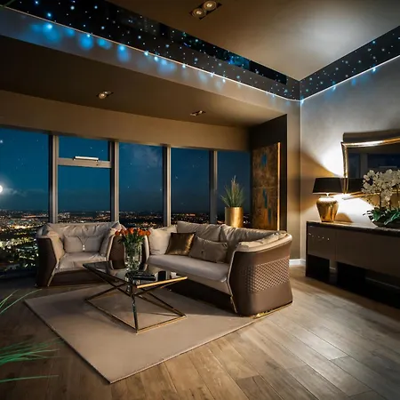 Apartment 30th+ Floor In Sky Tower *