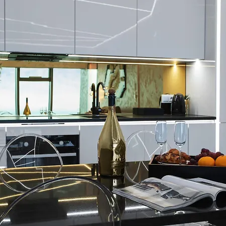 30th+ Floor In Sky Tower