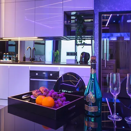 Apartment 30th+ Floor In Sky Tower *