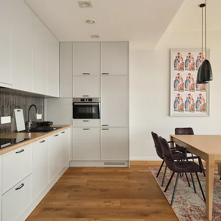 Apartment 30th+ Floor In Sky Tower