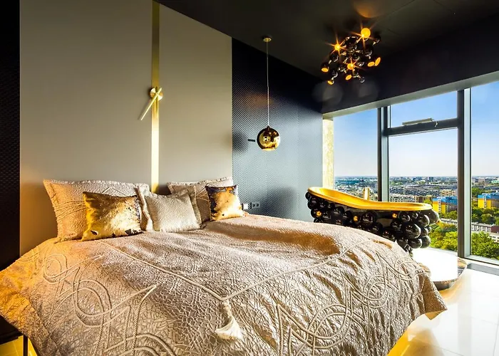 Apartment 30th+ Floor In Sky Tower *