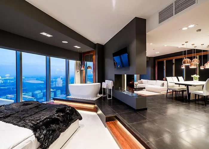 Apartment 30th+ Floor In Sky Tower